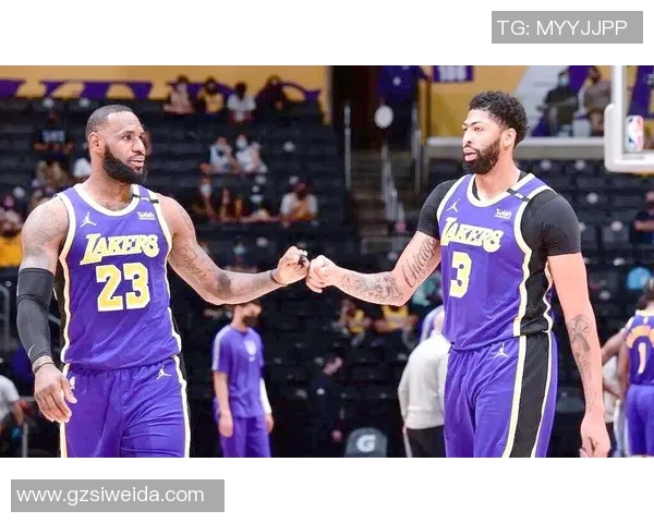 湖人与爵士对决球员数据分析及表现对比解析